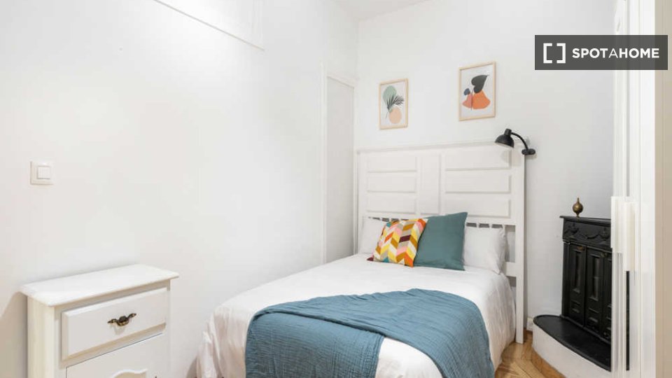 Double room Madrid, 7 beds — photo 52