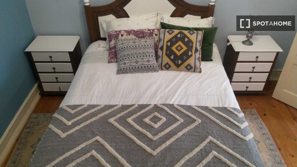 Double room Lisbon, 3 beds, 90m² — photo 1