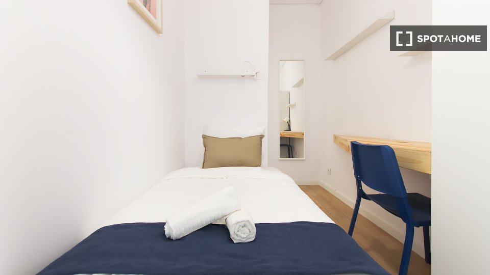 Double room Lisbon, 4 beds — photo 14