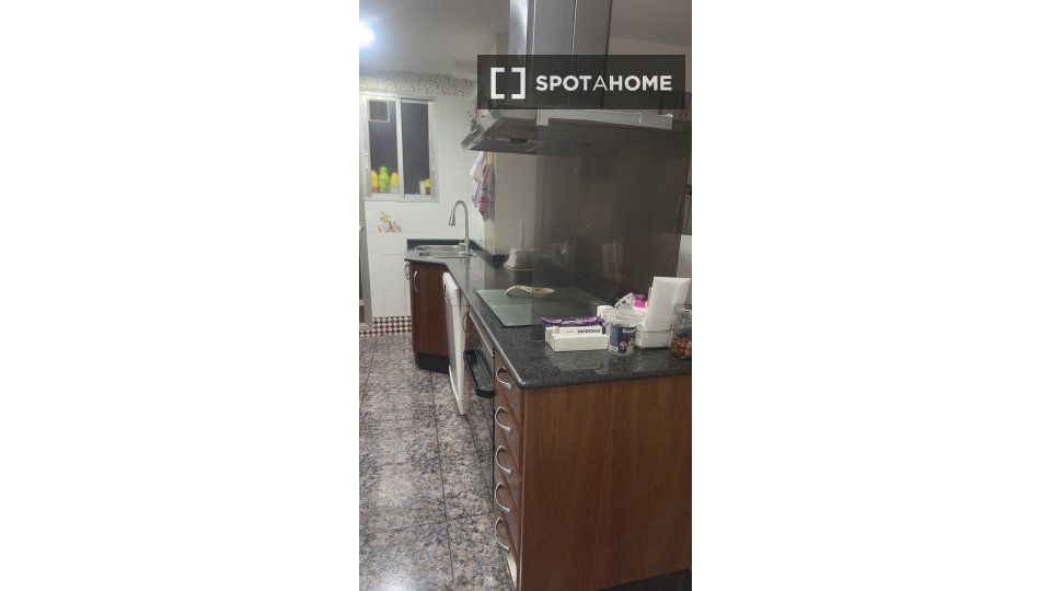 Double room Valencia, 2 beds, 100m² — photo 7