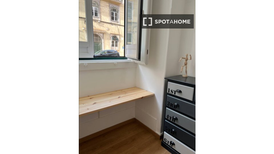Apartment Lisbon, 2 beds, 66m² — photo 12