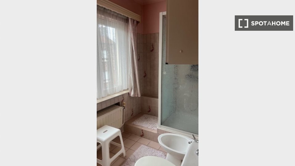 Double room Liege, 1 bed, 160m² — photo 6