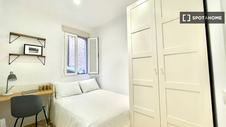 Double room Madrid, 12 beds — photo 8
