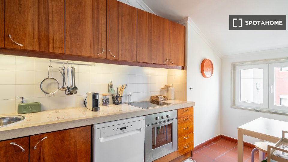 Apartment Lisbon, 2 beds, 65m² — photo 3