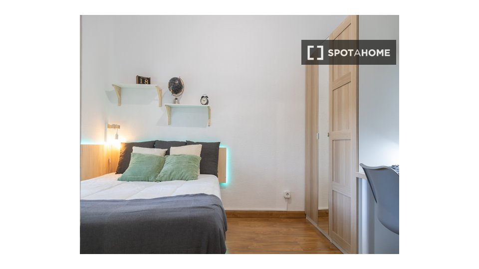 Double room Madrid, 4 beds, 100m² — photo 5