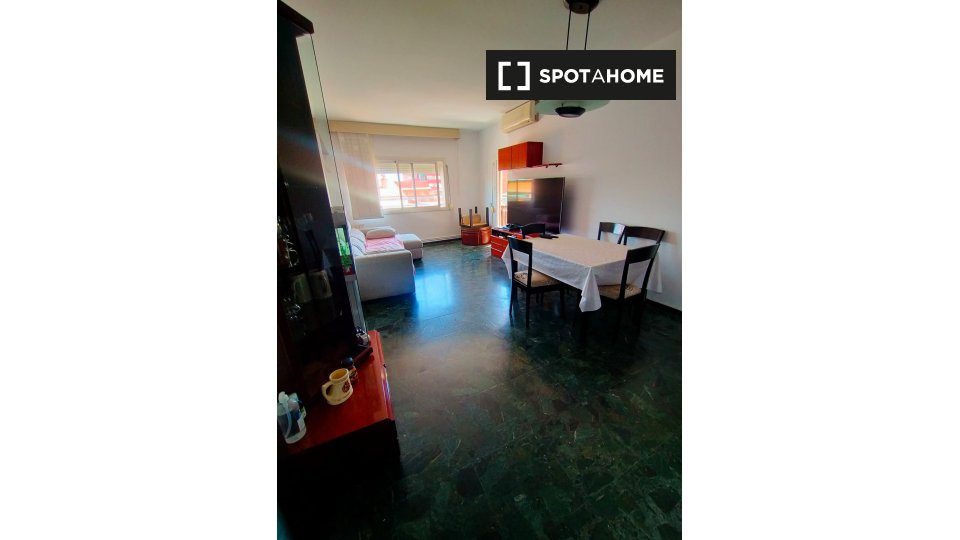 Double room Barcelona, 4 beds, 92m² — photo 3