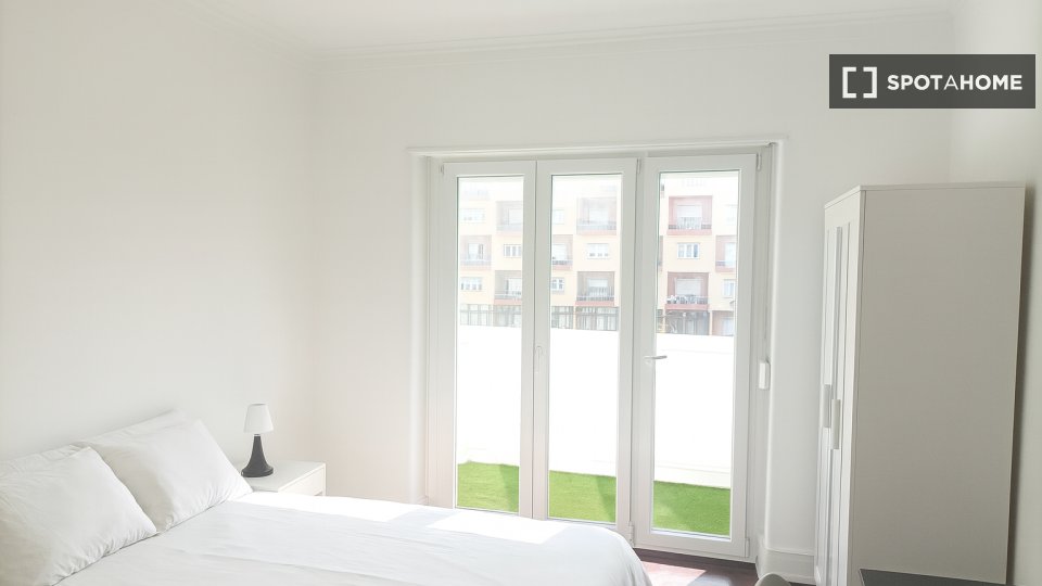 Double room Lisbon, 4 beds — photo 26