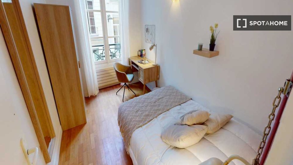 Double room Paris, 5 beds, 110m² — photo 5