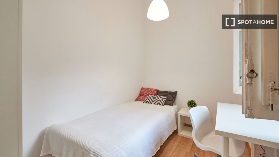 Double room Lisbon, 11 beds — photo 1