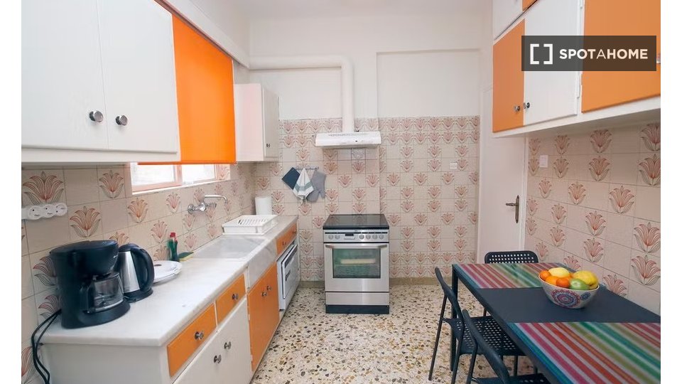 Double room Athens, 3 beds — photo 16