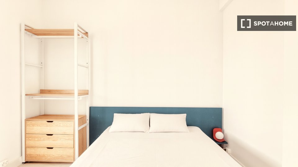 Double room Lisbon, 5 beds — photo 30