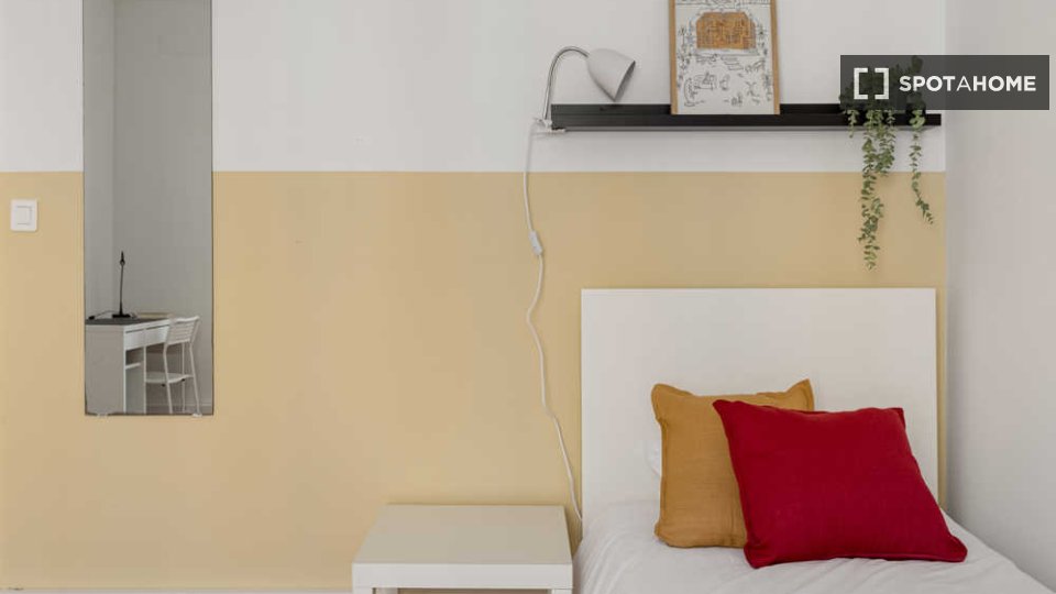 Double room Lisbon, 13 beds — photo 38