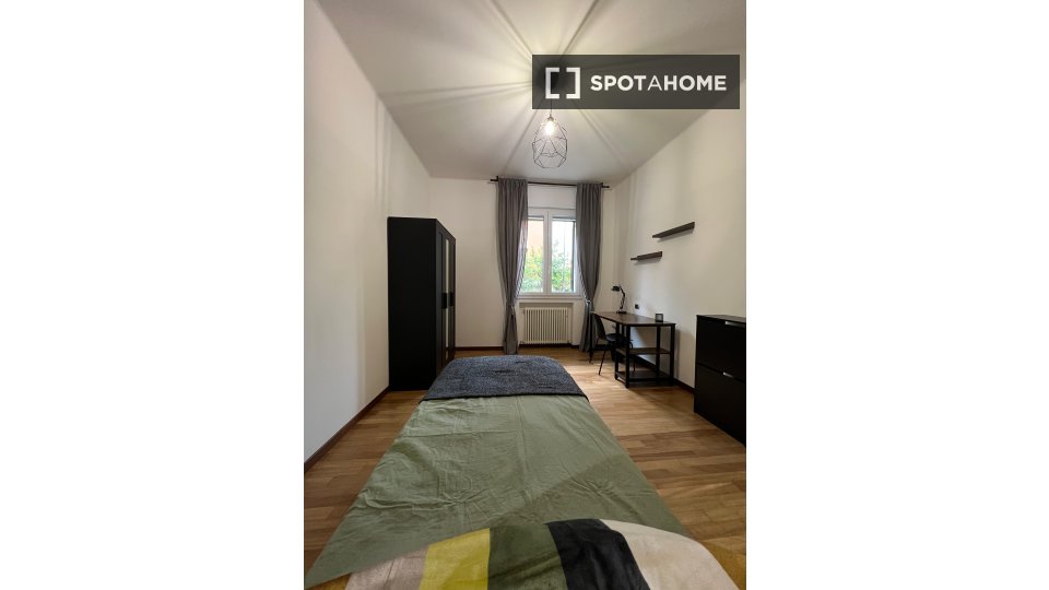 Double room Bologna, 2 beds — photo 24