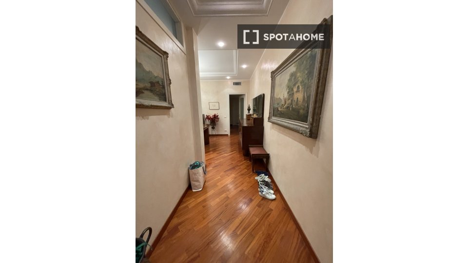 Double room Rome, 1 bed, 90m² — photo 4