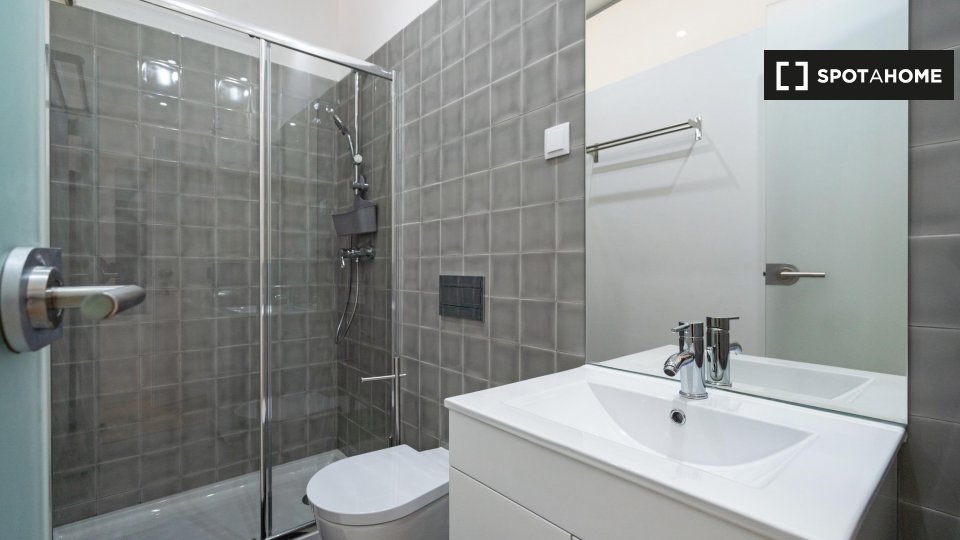 Double room Lisbon, 7 beds, 210m² — photo 4