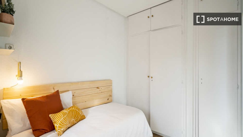Double room Madrid, 16 beds — photo 40
