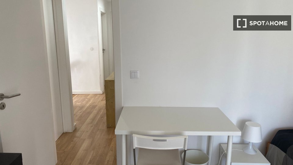 Double room Lisbon, 8 beds — photo 48