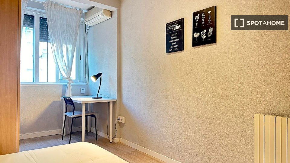 Double room Madrid, 4 beds — photo 34