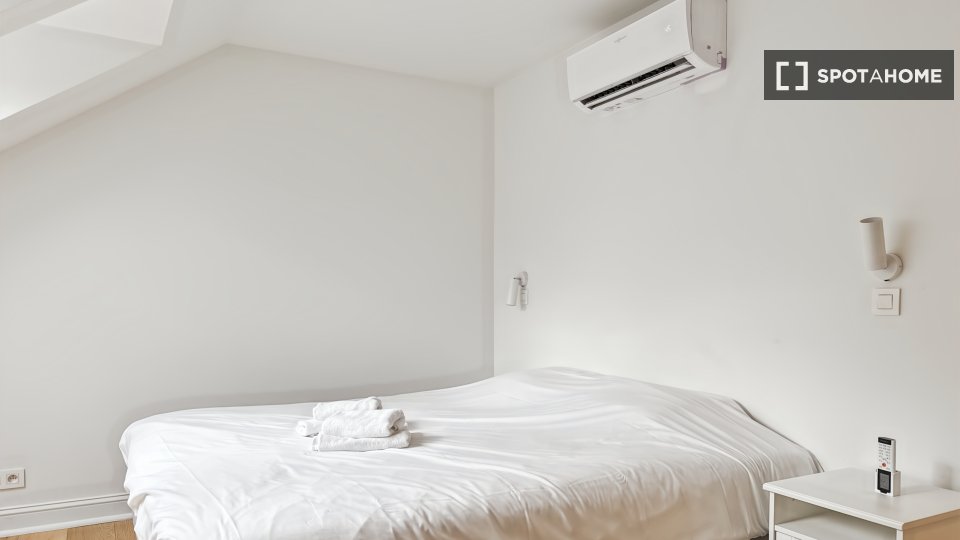 Double room Brussels, 1 bed, 110m² — photo 11