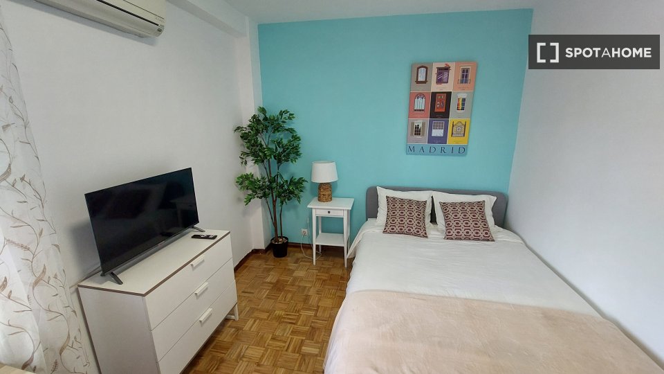 Double room Madrid, 4 beds, 100m² — photo 17