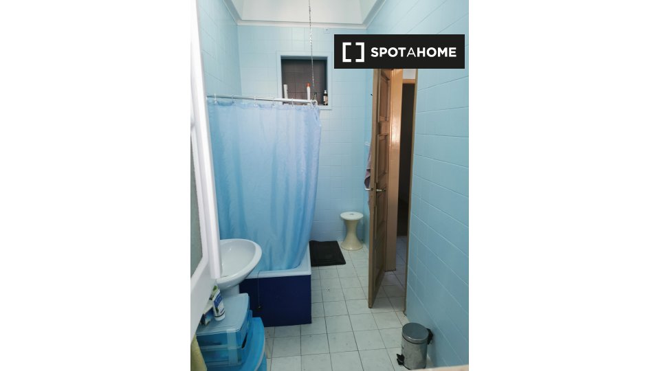 Double room Lisbon, 5 beds — photo 10
