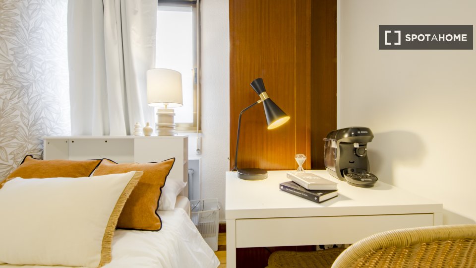 Double room Madrid, 7 beds, 135m² — photo 11