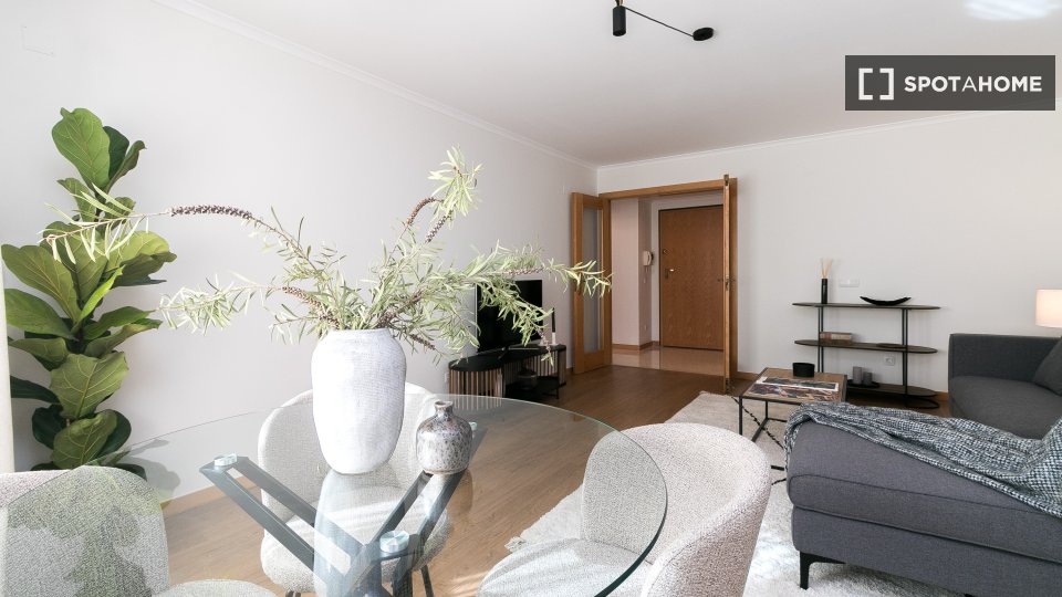 Apartment Lisbon, 2 beds, 100m² — photo 13