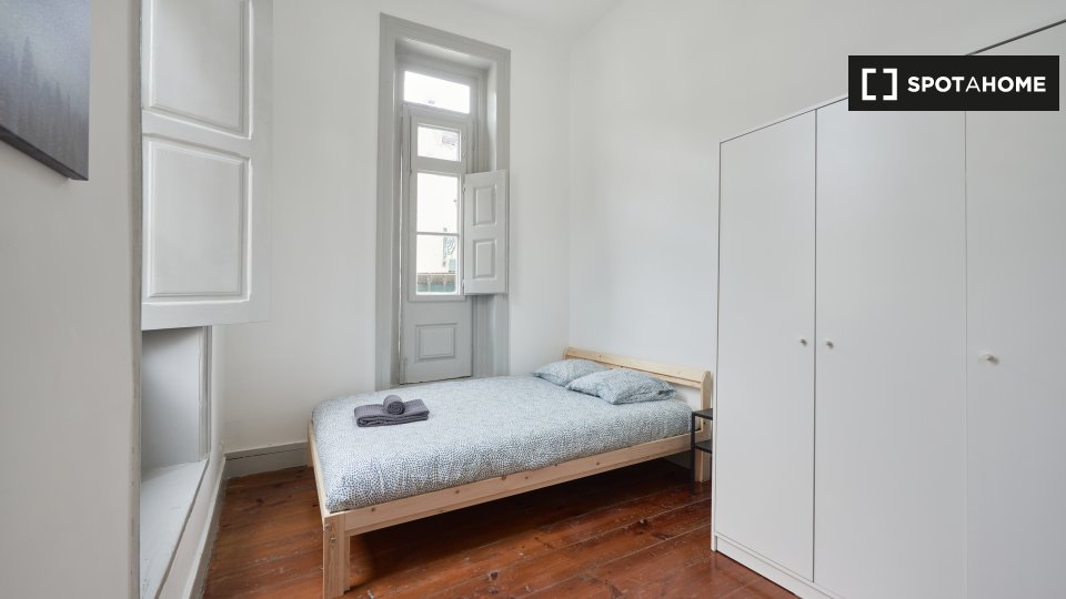 Double room Lisbon, 4 beds — photo 27