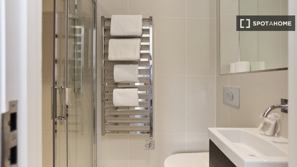 Apartment London, 2 beds, 69m² — photo 18