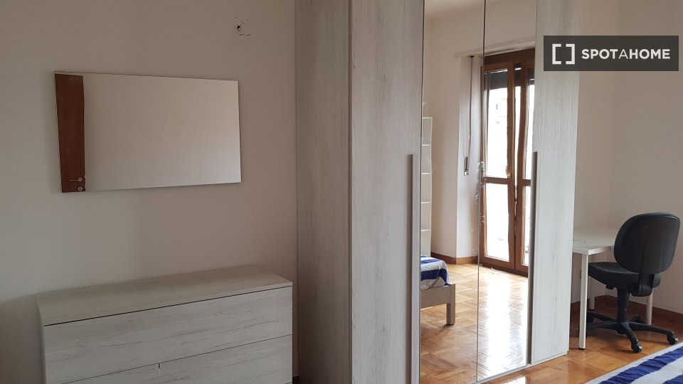 Double room Turin, 3 beds, 96m² — photo 13