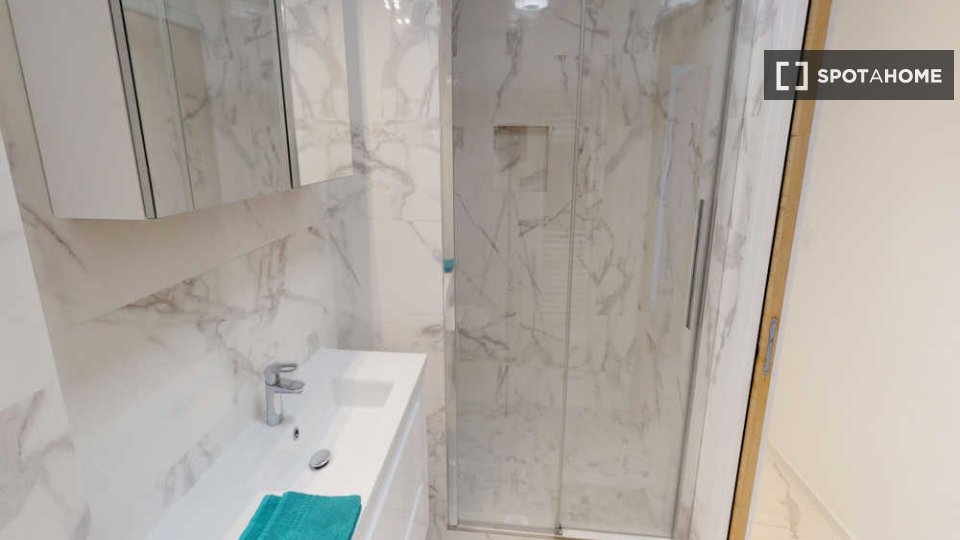 Double room Paris, 5 beds, 110m² — photo 14