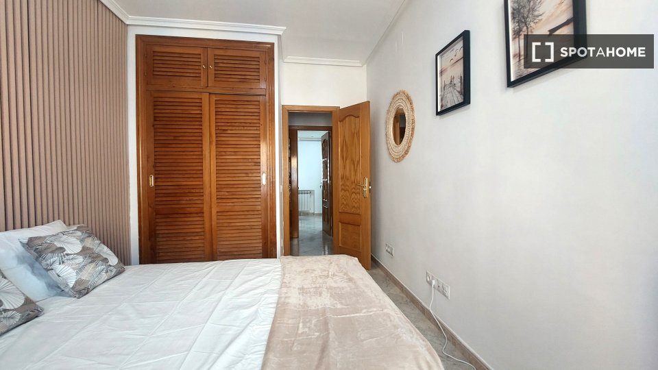 Double room Madrid, 4 beds, 95m² — photo 15
