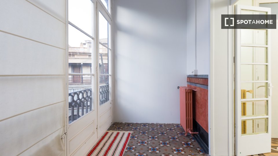 Double room Barcelona, 9 beds, 175m² — photo 5