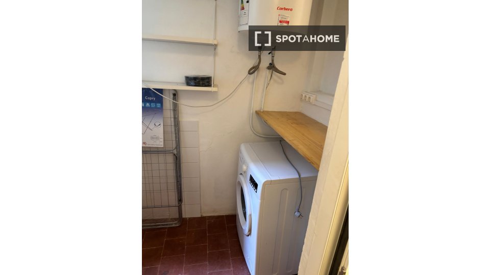 Apartment Barcelona, 4 beds, 86m² — photo 11