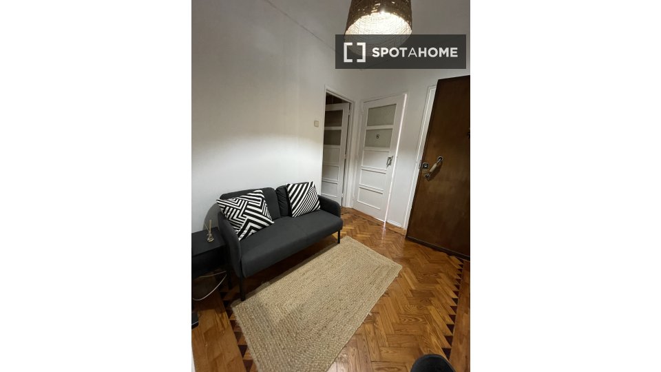 Double room Lisbon, 3 beds, 150m² — photo 14