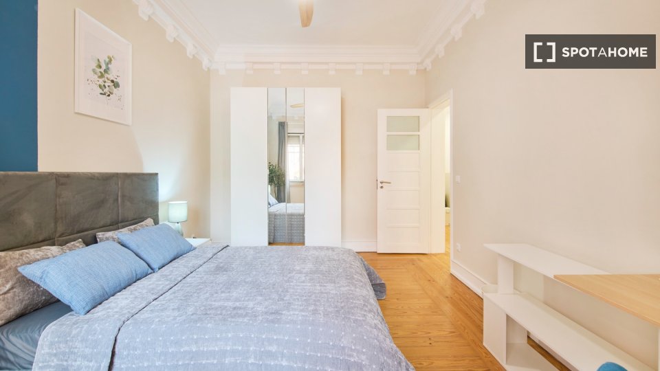 Double room Lisbon, 6 beds — photo 82