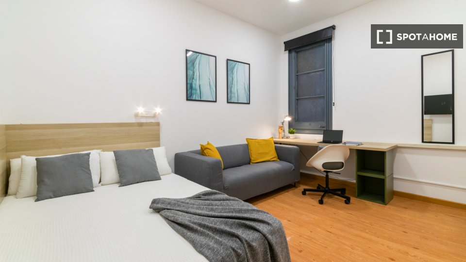 Double room Barcelona, 9 beds, 285m² — photo 13