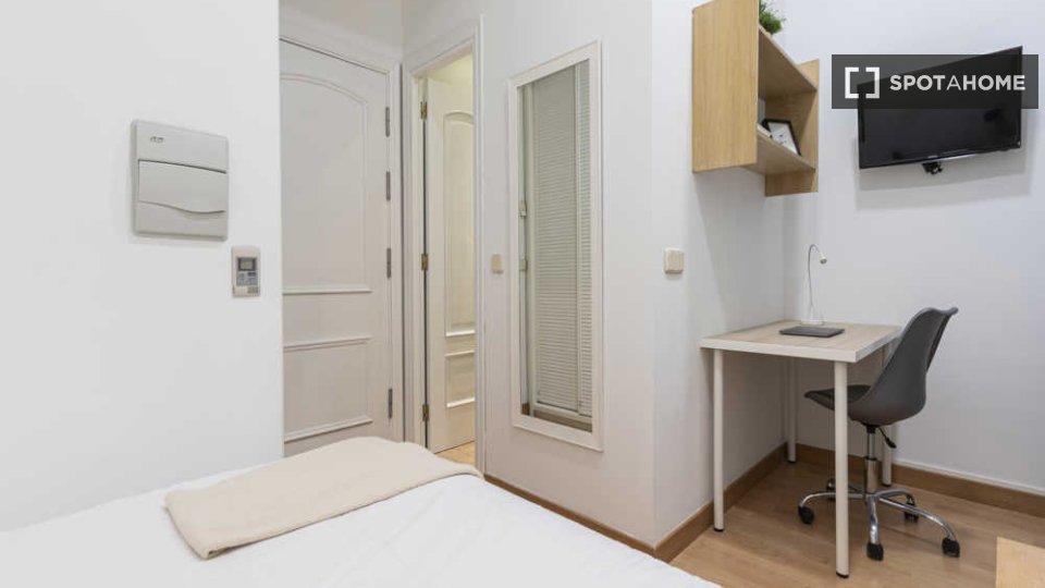 Double room Madrid, 41 beds — photo 61