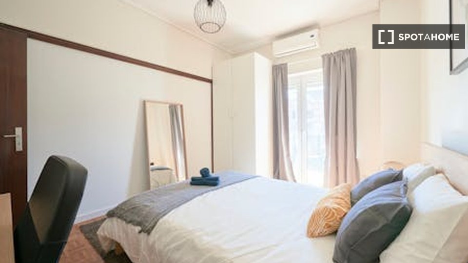 Double room Lisbon, 5 beds — photo 14