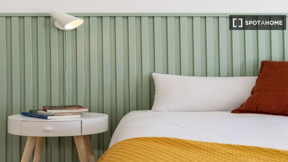 Double room Madrid, 4 beds — photo 16