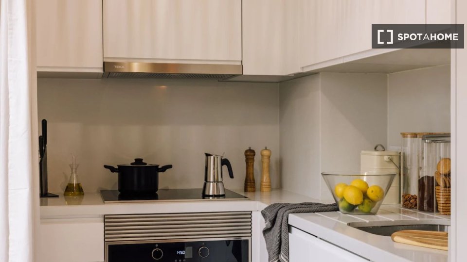 Apartment Lisbon, 1 bed — photo 15