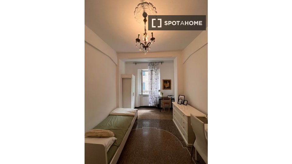 Double room Genoa, 3 beds — photo 21