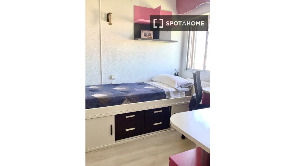 Double room Madrid, 4 beds, 100m² — photo 2