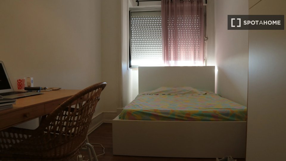 Double room Lisbon, 4 beds — photo 12