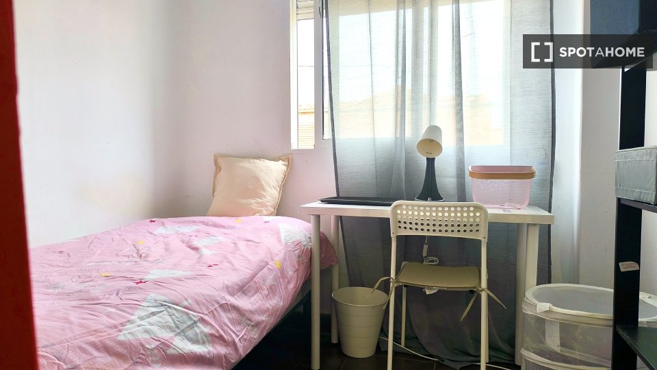 Double room Madrid, 3 beds, 70m² — photo 25