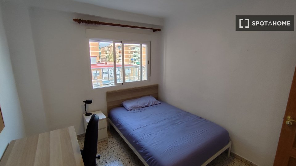 Se alquila habitación compartida en Miraflores de los Ángeles, Málaga.