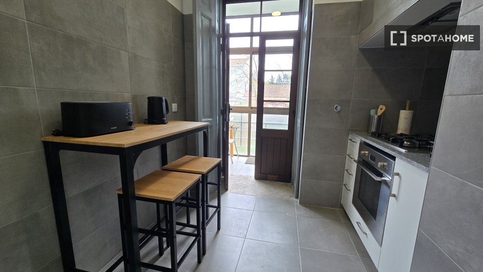 Apartment Coimbra, 4 beds, 160m² — photo 12