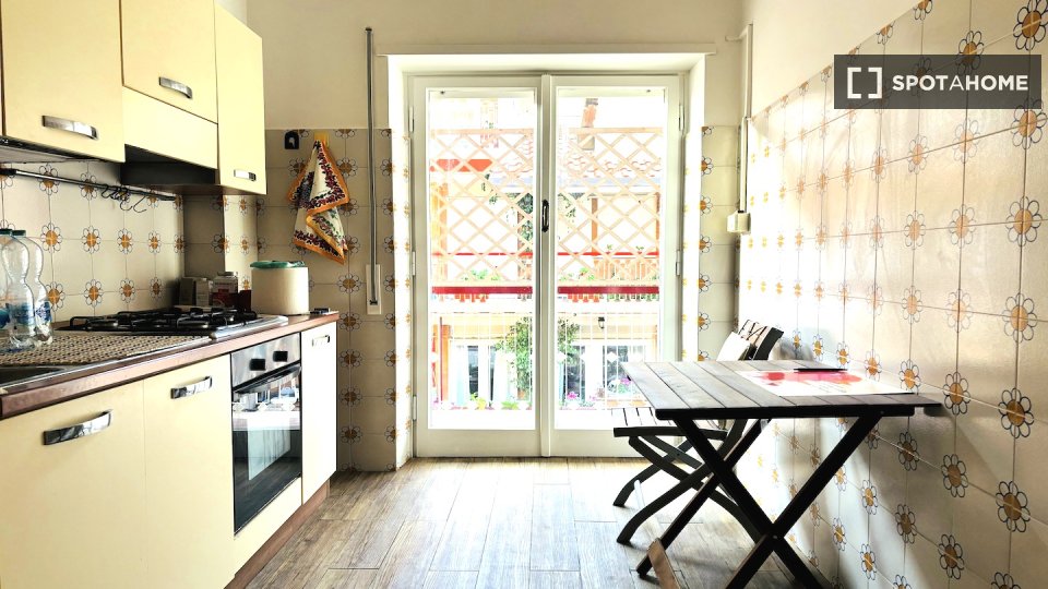 Double room Rome, 3 beds — photo 4
