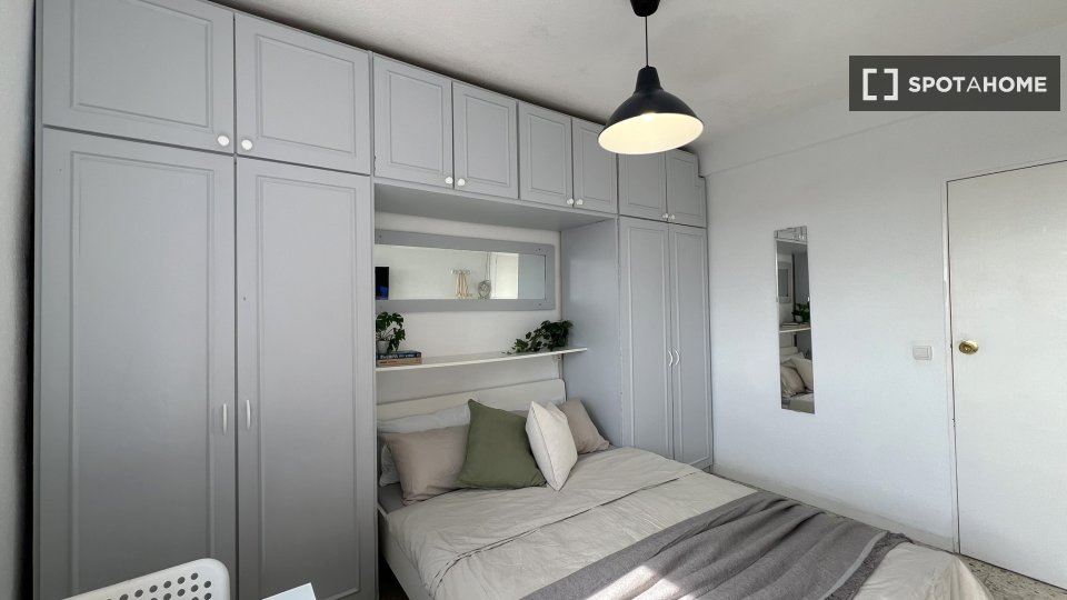 Double room Madrid, 5 beds, 100m² — photo 28