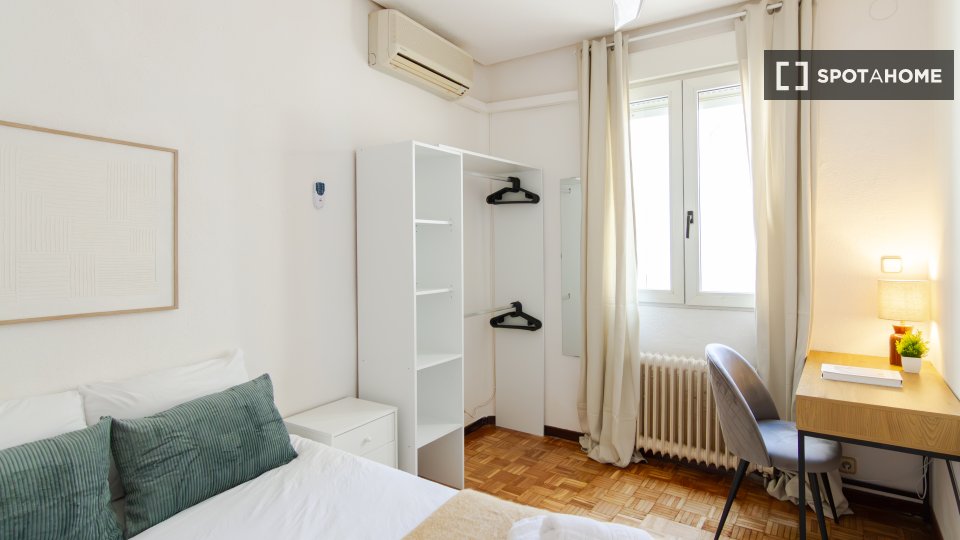 Double room Madrid, 6 beds — photo 38